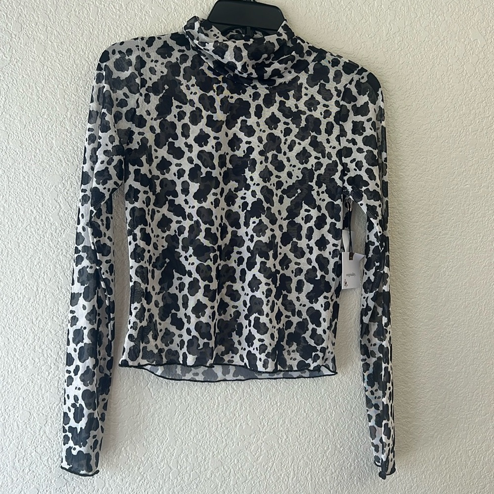 Be original created by La La Land Creative Co. mesh long sleeve shirt size M